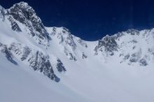 +2EV 노출 보정을 더해 촬영한 같은 장소. 위의 사진에 비해 자연스러운 노출이다.