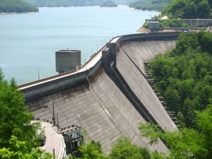 유봉댐(有峰ダム)