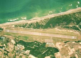 m}} 당시.국토교통성 국토지리원 [https://mapps.gsi.go.jp/ 지도·항공사진 열람 서비스]의 항공사진을 바탕으로 작성