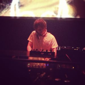 Perfume은 데뷔 이후 줄곧 일본 프로듀서 나카타 야스타카(Yasutaka Nakata)가 음악을 담당하고 있다 (사진).