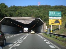 고속도로 하행선 입구.고속도로와 함께 혼잡이 빈번한 곳으로 알려져 있다.