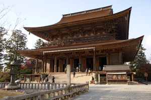 나라 현 요시노 정의 긴푸센지(金峯山寺). 본존으로 곤고쿠라오 다이곤겐(즉 구라오 곤겐)을 모시며, 구라오 곤겐은 인도에도 없는 일본 고유의 부처이다.