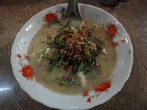 캄보디아 시엠립 프사 챠 시장의 치킨 죽