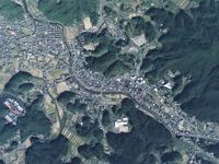 옛 우타노정 중심부 주변 항공사진 (2011년 10월 9일 촬영). 국토교통성 국토지리원의 https://mapps.gsi.go.jp/ 지도·항공사진 열람 서비스 항공사진 기반 작성.