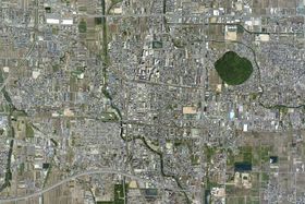 가시하라시 중심부 주변 항공 사진. 2008년 5월 15일 촬영한 10장을 합성하여 작성. 국토교통성 국토지리원 [https://mapps.gsi.go.jp/ 지도·항공사진 열람 서비스]의 항공사진을 바탕으로 작성