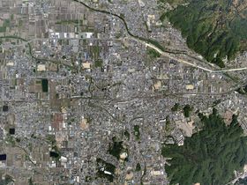 사쿠라이시 중심부 주변 항공사진. 2008년 5월 15일 촬영한 12장을 합성하여 제작. 국토교통성 국토지리원 [https://mapps.gsi.go.jp/ 지도·항공사진 열람 서비스]의 항공사진을 기반으로 제작.