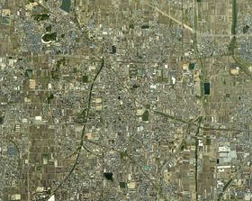 야마토타카다시 중심부 주변 항공사진. 2008년 5월 15일 촬영, 국토교통성 국토지리원 제공 항공사진을 바탕으로 제작.