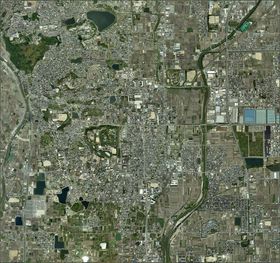 야마토고리야마시 중심부 주변의 항공사진.2008년 5월 15일 촬영한 16장을 합성하여 작성. 국토교통성 국토지리원 [https://mapps.gsi.go.jp/ 지도·항공사진 열람 서비스]의 항공사진을 바탕으로 작성.