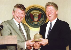 빔 코크 총리와 빌 클린턴 미국 대통령이 1995년 2월 28일 함께 있는 모습