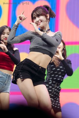 카이스트 축제에서 모모