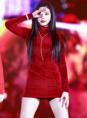 2017 MMA에서 레드벨벳 공연 중인 조이