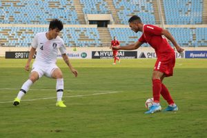 김민재(왼쪽)가 2019년 대한민국 대표로 경기하는 모습