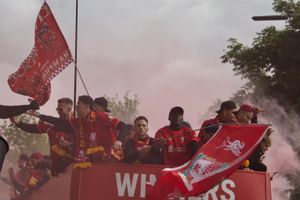 2021-22 시즌 종료 후인 2022년 5월 29일 리버풀 거리에서 열린 EFL 및 FA컵 트로피 퍼레이드에 참석한 조타.