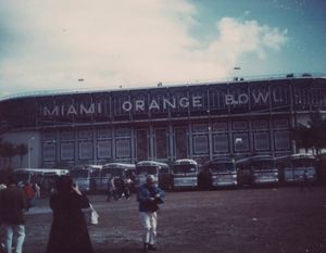 돌핀스의 이전 홈구장(1966~1986년)이었던 마이애미 오렌지 볼(Miami Orange Bowl)