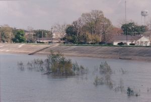 2005년 3월 미시시피 강의 범람으로부터 루이지애나주 그레트나(Gretna, Louisiana)를 보호하는 제방