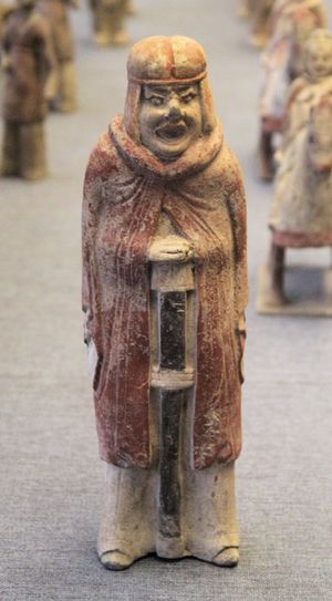 북위 장교. 뤄양 박물관의 무덤 조각상.