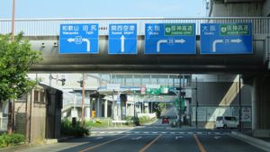 린쿠타운역 바로 아래쿠우렌도 린카이남 교차로이곳부터 기점 방향은 유료도로「간사이 국제공항 연락교」가 된다.