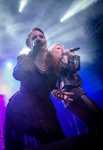 왼쪽 로리 루이스(보컬), 오른쪽 리네아 비크스트롬(보컬), 2014년