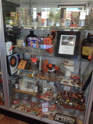 캘리포니아주 로디에 있는 A&W 레스토랑의 수집품