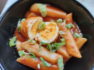 한국 길거리 음식, 떡볶이 (떡과 계란)
