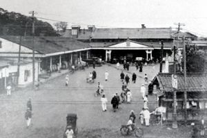 1912년 남쪽 출입구의 최초 역사