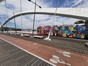 레몽 바르(Raymond Barre) 다리 위의 T1 트램