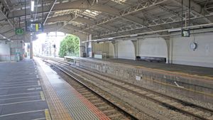 3·4번선 (쓰루미선) 승강장