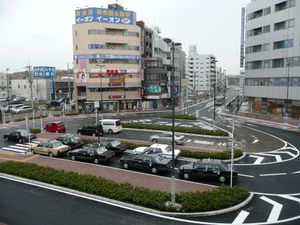 북쪽 출구역 광장(2008년 4월)