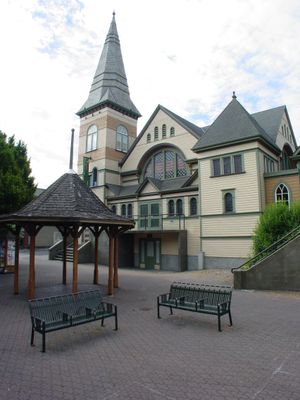 벨프리 극장(Belfry Theatre)은 1974년 설립된 극단으로, 페른우드 지역에 위치해 있다.