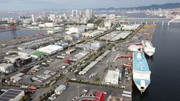 롯코 아일랜드 페리터미널(정박 중인 페리 「셋쓰」와 「산플라워 골드」)