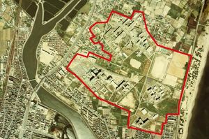 캠퍼스(붉은 선으로 둘러싸인 지역)와 그 주변