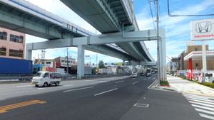 구내 동서를 종단하는 국도 2호(위쪽에는 한신고속 3호 고베선)우메가카쵸 3정목에서 촬영