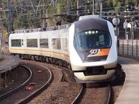 메이한 특급 : 21020계(어반 라이너 next). 2009년 12월 직통 운행 개시 50주년 기념 마크 부착. (이가칸베 역)