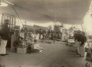 니콜라이 2세를 위한 일본의 선물, 파미야트 아조바호에 실려 있다.