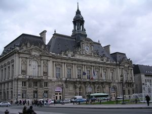 투르 시청(Hôtel de Ville, Tours), 장 자레스 광장