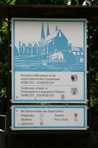 괴를리츠와 자매 도시를 나타내는 표지판