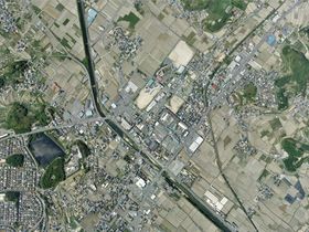 시청이 있는 구 산요정 청사 주변의 항공사진.2016년 5월 24일 촬영한 4장을 합성하여 제작. 국토교통성 국토지리원 [https://mapps.gsi.go.jp/ 지도·항공사진 열람 서비스]의 항공사진을 기반으로 제작.