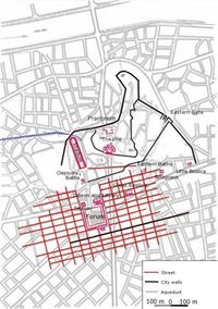 현대 플로브디프 지도에 겹쳐진 로마 도시의 알려진 부분 계획도