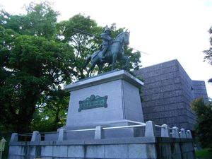 야마우치 가쓰토요 동상