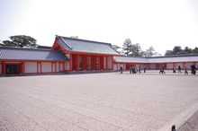 紫宸殿 남쪽 정원에서 바라본 회랑과 承明門