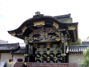 카라몬(唐門)(국보)