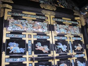 문의 세부 사항, 정면