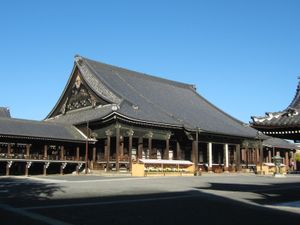 아미다도와 고에이도로 이어지는 회랑의 측면