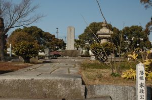 흥원사의 묘소 (도쿠시마현 도쿠시마시 시모조지닌마치)