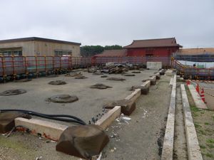 2019년 화재로 파괴된 후 남은 정전의 기초