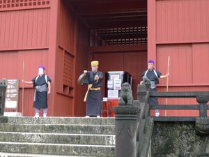 재건 공사 기간 중에만 실시되는 개문식 (오전 9시 전)