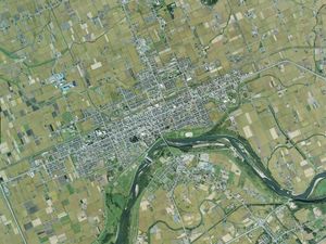 후카가와 시 중심부 주변 항공 사진(2009년 9월 27일 촬영). 국토교통성 국토지리원 제공 항공사진을 바탕으로 작성.