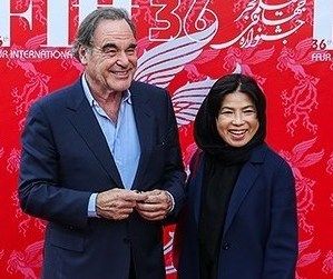 2018년 파즈르 국제영화제 폐막식에서 아내 정선정과 함께한 올리버 스톤 (테헤란에서)