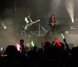 히스와 2009년 홍콩에서 열린 X 재팬 콘서트에서의 스기조