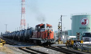 조차장을 출발하는 화물 열차(2008년)